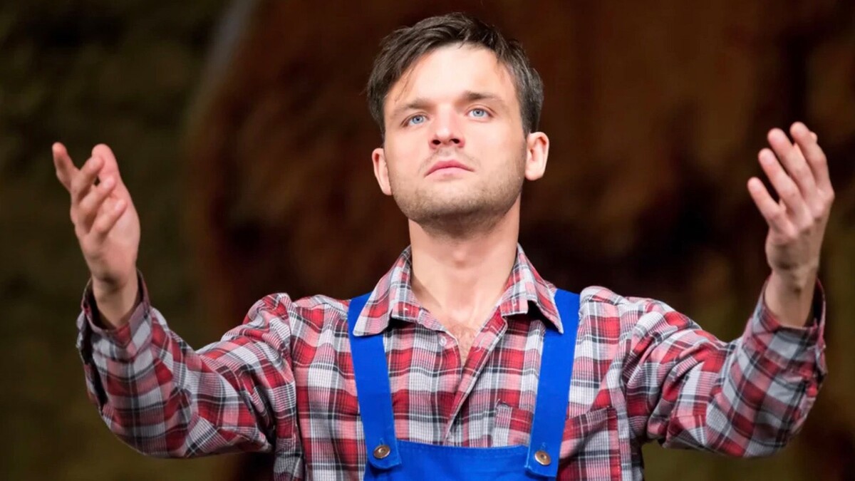    Иван Замотаев на театральной сцене