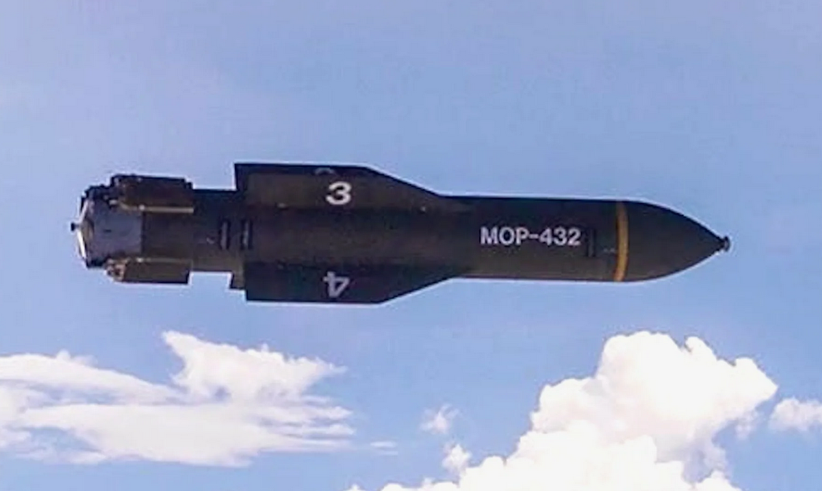 MOP-432, она же GBU-57, самая мощная в мире конвенционная бомба массой 13800 кг. Впервые была применена в отктябре 2024, вторично 29 марта 2025 годов. Оба раза неудачно. Фото TWZ