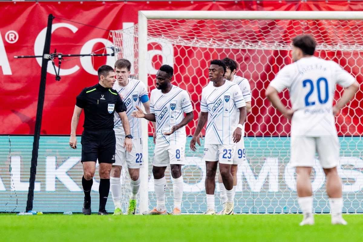    Решение назначить пенальти в ворота нижегородского клуба вызвало много споров и противоречий