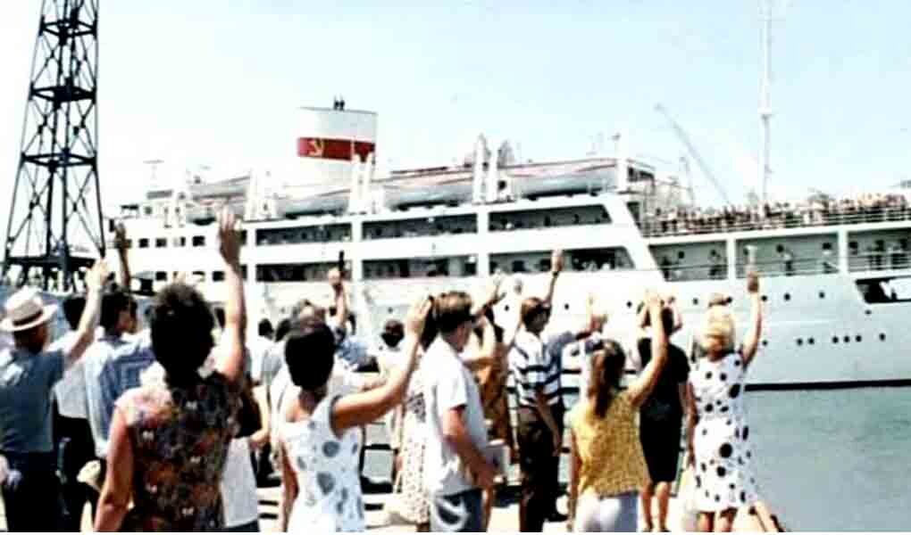 Как провожают пароходы