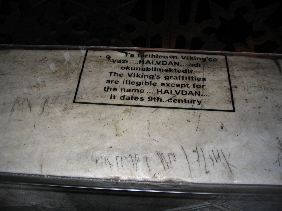 Рунические надписи в соборе Святой Софии.