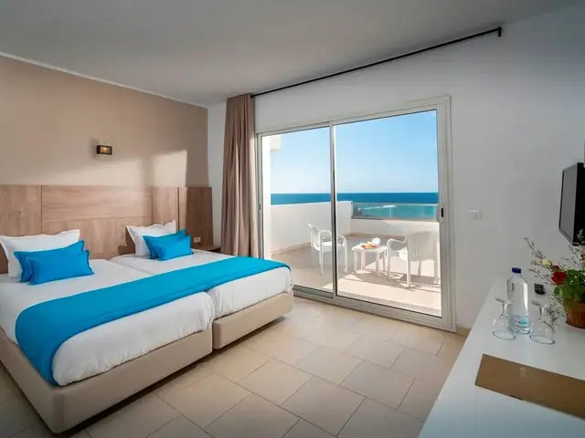 Один из номеров отеля Vincci Helya Beach. Изображение взято с сайта Travelata.