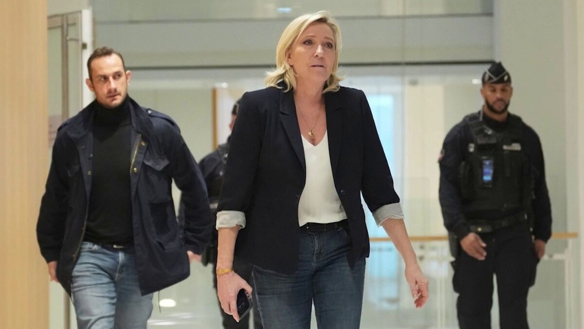 Марин Ле Пен в суде