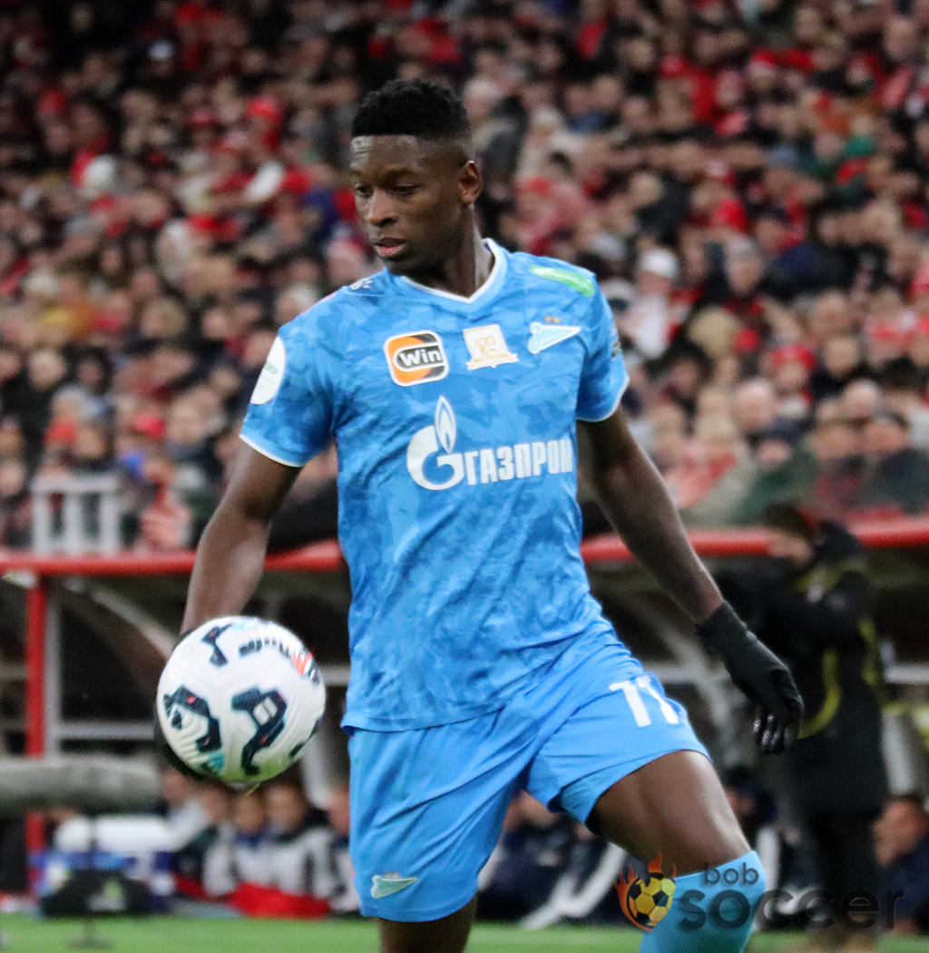    Во что играет "Зенит"?Максим