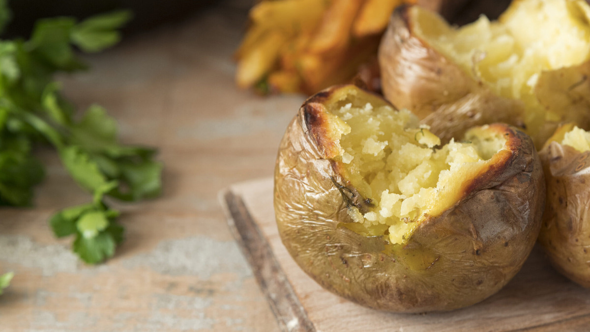    В деревнях салат делали из печёного картофеля. Фото: freepik