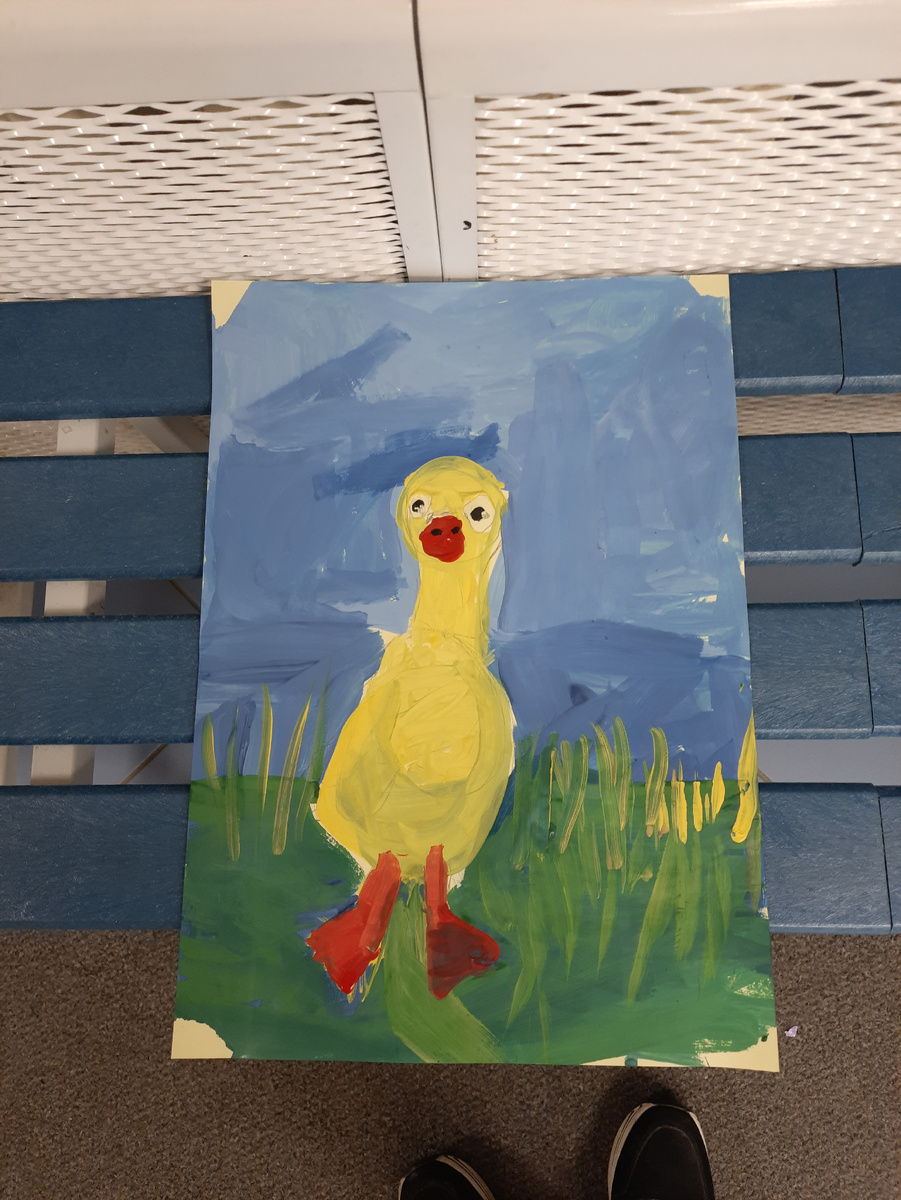 Соня любит животных и часто их рисует 