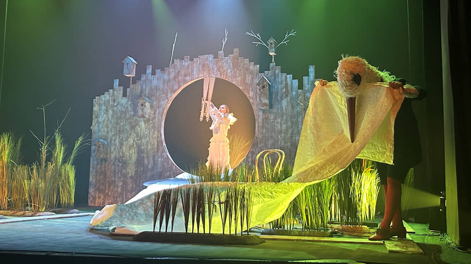 Фото со спектакля «Дочь болотного короля», открывавшего «Маршак» в этом году.📷Фото: Мария Старикова / Коммерсантъ