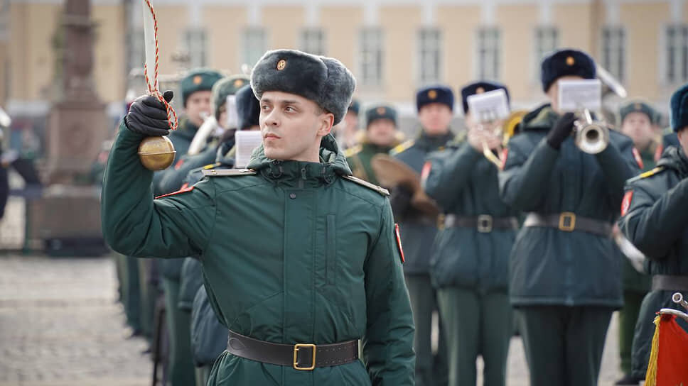 Первая репетиция сводного военного оркестра Санкт-Петербургского гарнизона на Дворцовой площади.📷Фото: Пресс-служба северо-западного округа Росгвардии