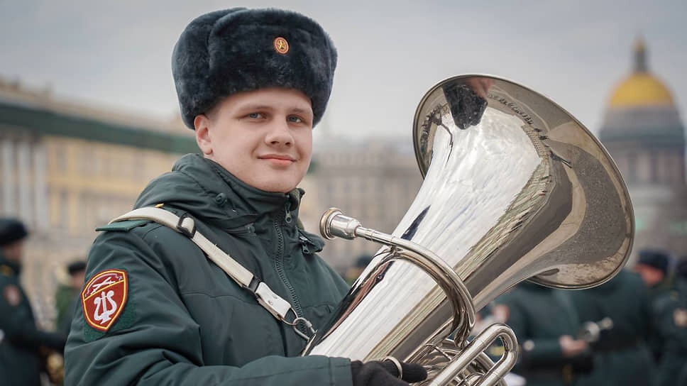 Первая репетиция сводного военного оркестра Санкт-Петербургского гарнизона на Дворцовой площади.📷Фото: Пресс-служба северо-западного округа Росгвардии