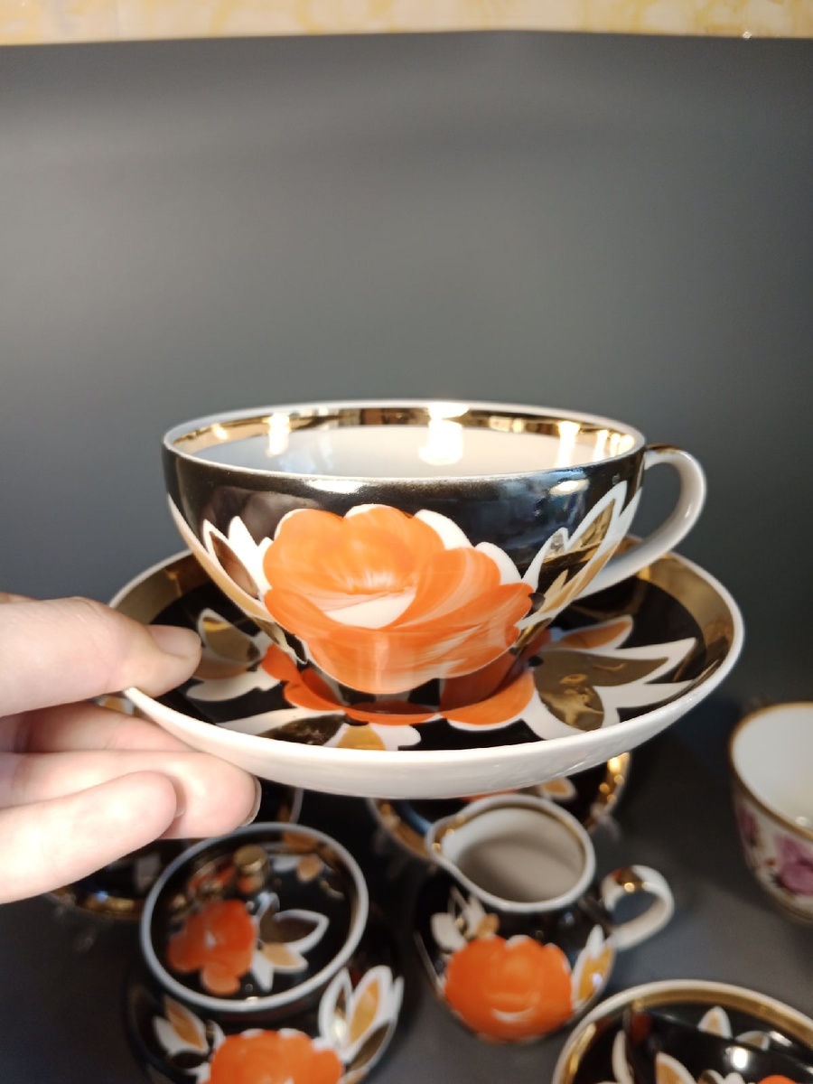 Чайная пара Дулёво "красная роза на чёрном крытые". Ручная роспись.