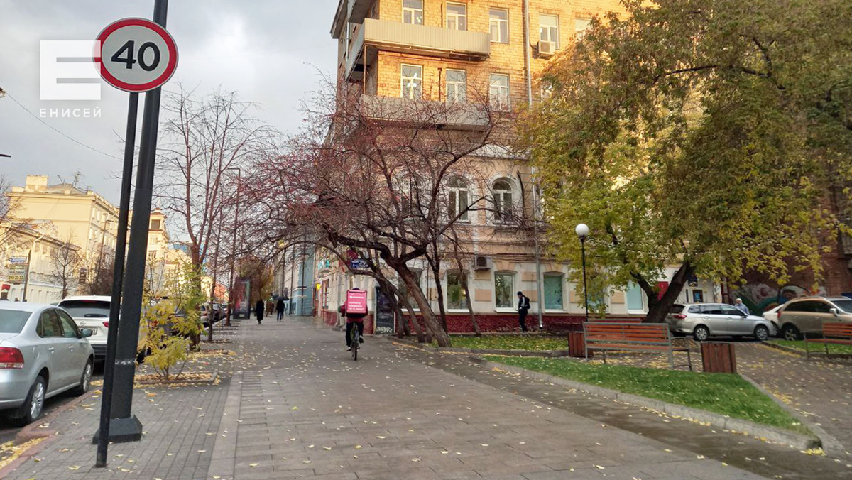     Мигрантам в Красноярском крае запретят работать в общепите и парикмахерских