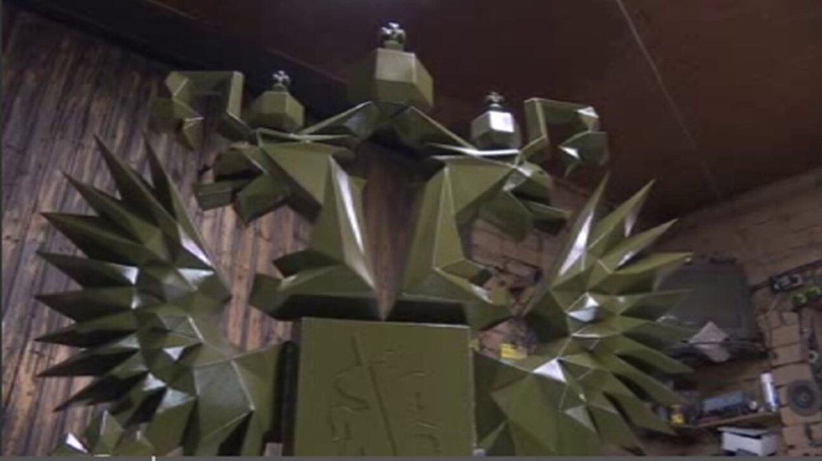    Предлагаем познакомиться с автором нескольких гранёных монументов Курска