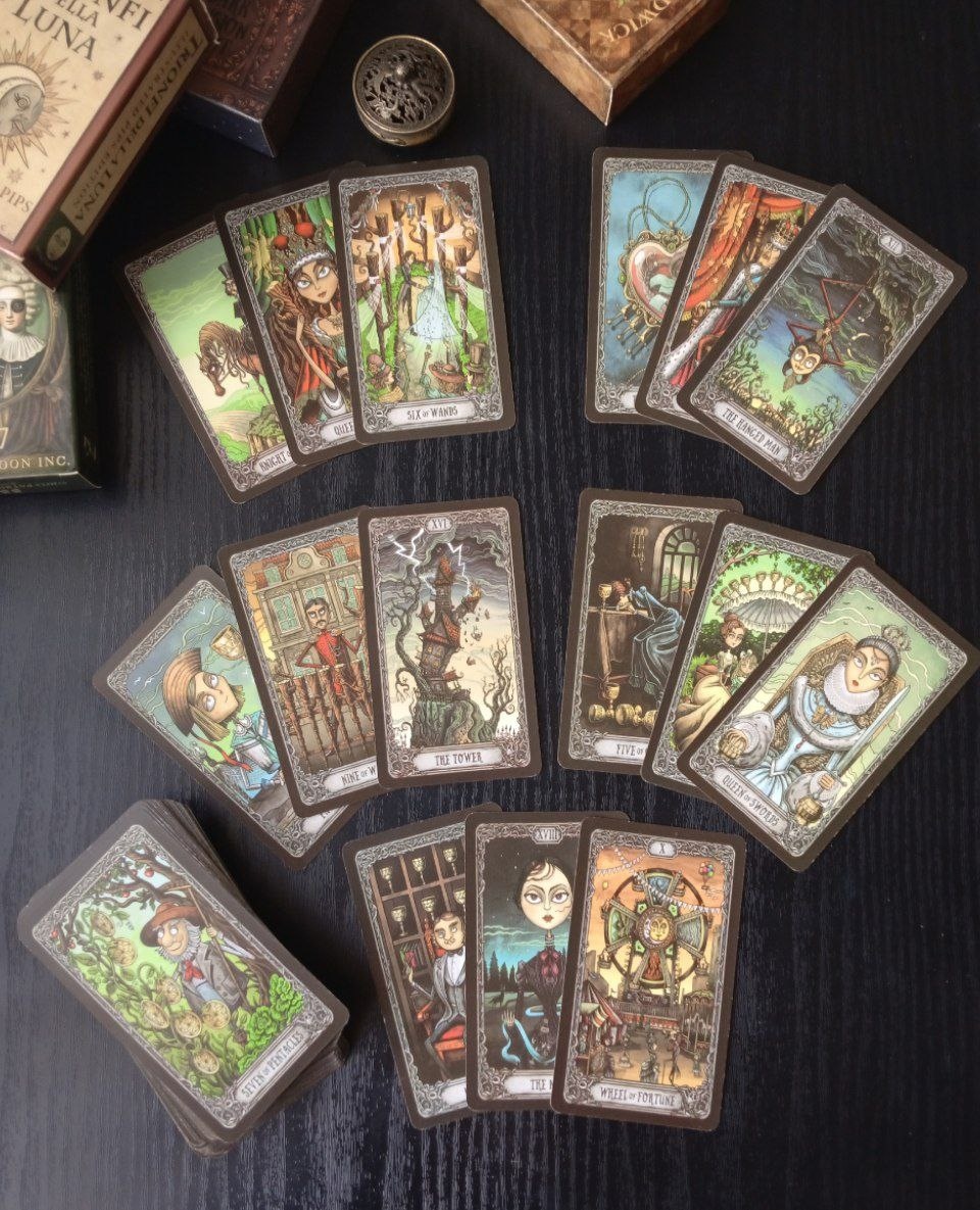 Ответ смотрим на колоде таро "Старый особняк"