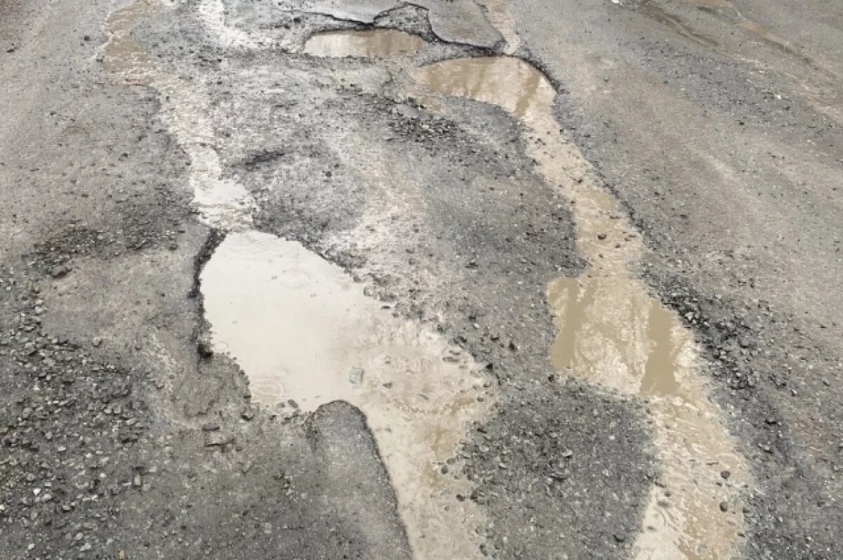    Экстрим-заезд по дороге из выбоин показал школьный водитель под Волгоградом