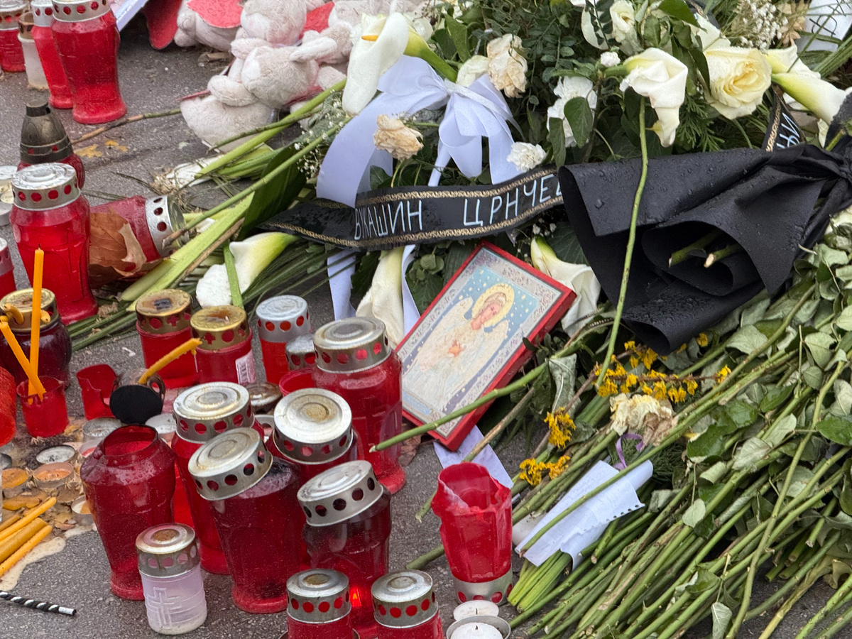 Вокзал в городе Нови-Сад после трагедии