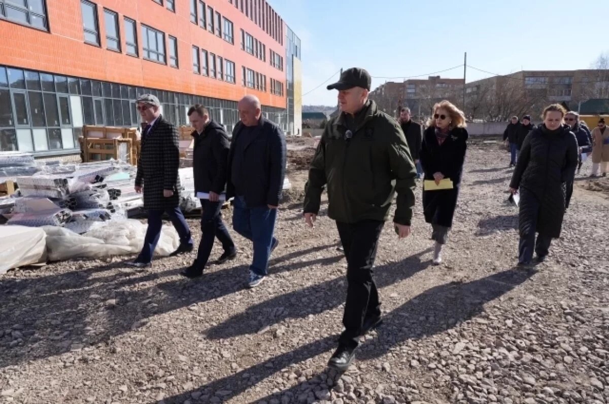    Мэр Красноярска проинспектировал строительство новой школы на Омской