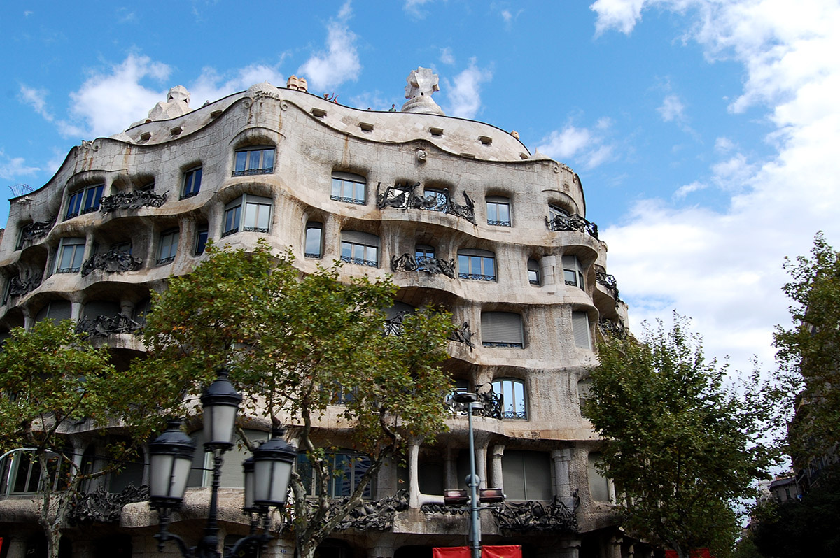 Дом Мила, арх. Антонио Гауди, 1912