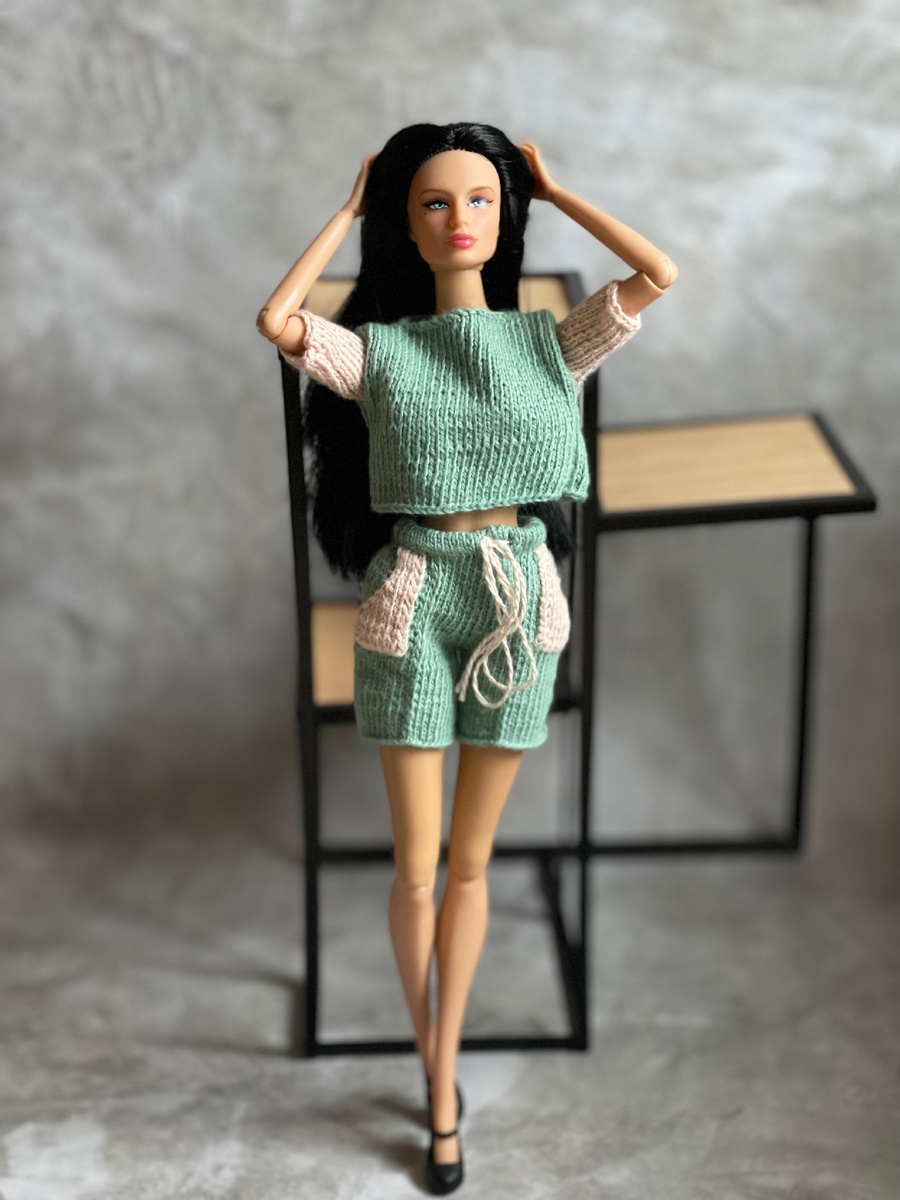 Кира и ее кривые ноги.