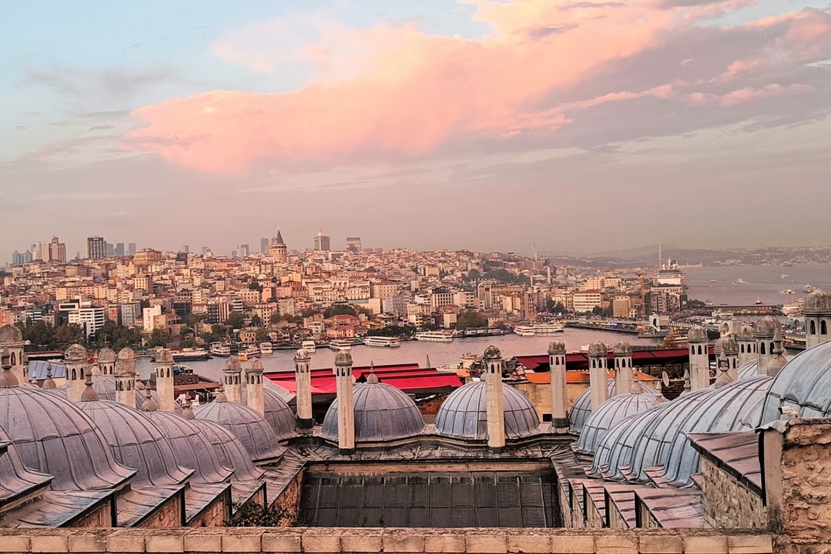 Стамбул со смотровой площадки у мечети Сулеймание. Фото автора