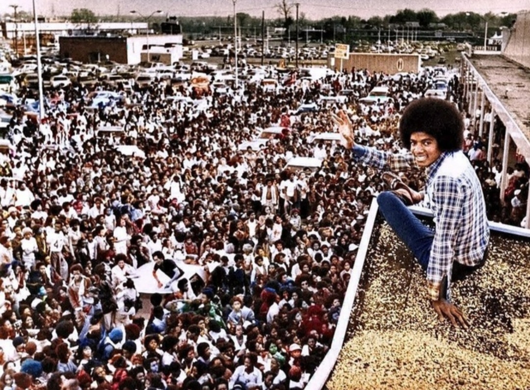 Майкл Джексон на крыше в Мемфисе