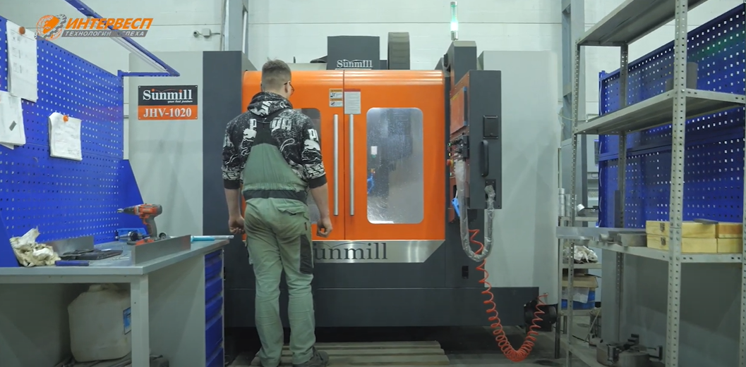 Вертикальный фрезерный центр SUNMILL JHV-1020