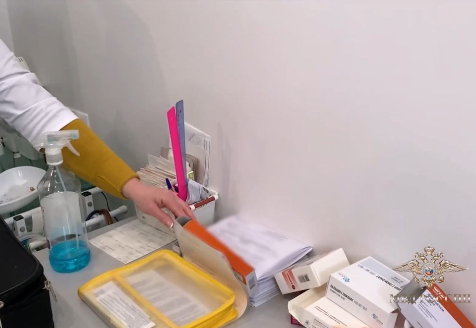    В карточках пациентов не указано даже название медучреждения. Фото: скриншот видео