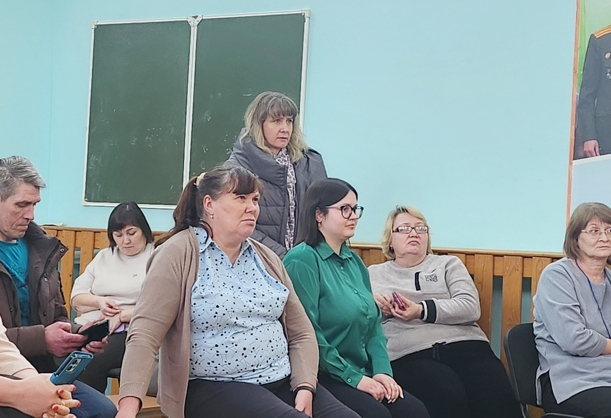 На слишком частые отключения электроэнергии в домах пожаловалась жительница последних улиц микрорайона Лариса Леонидовна