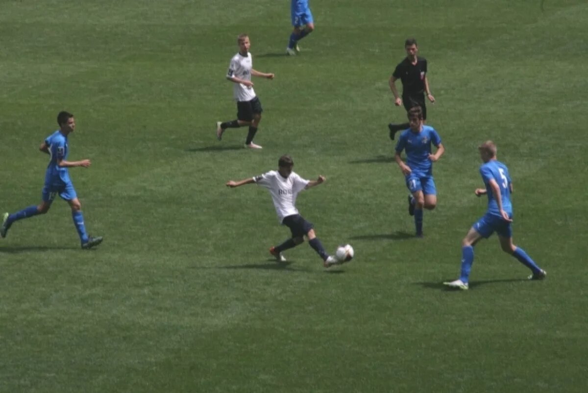    В Волгограде фанат «Ротора» бросил козинак в помощника арбитра