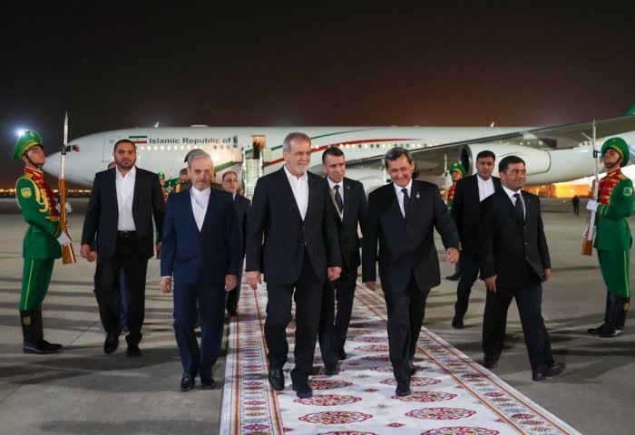 Президент Ирана Масуд Пезешкиан в Международном аэропорту Ашхабада, 10 октября 2024 года, Ашхабад, Туркменистан (Фото: Пресс-служба Президента Ирана)