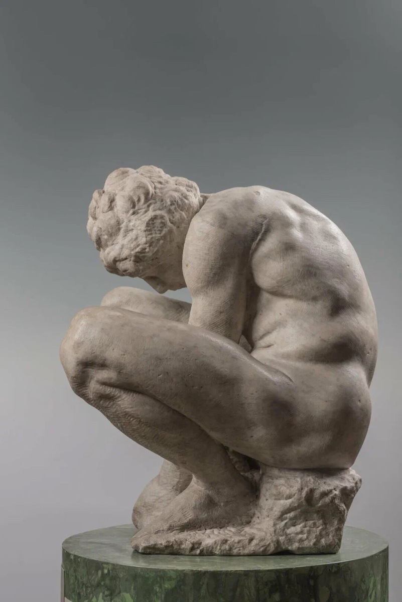    Микеланджело, "Скорчившийся мальчик", 1530-1534 года Фото: Изображение предоставлено Собака.ru пресс-службой Эрмитажа