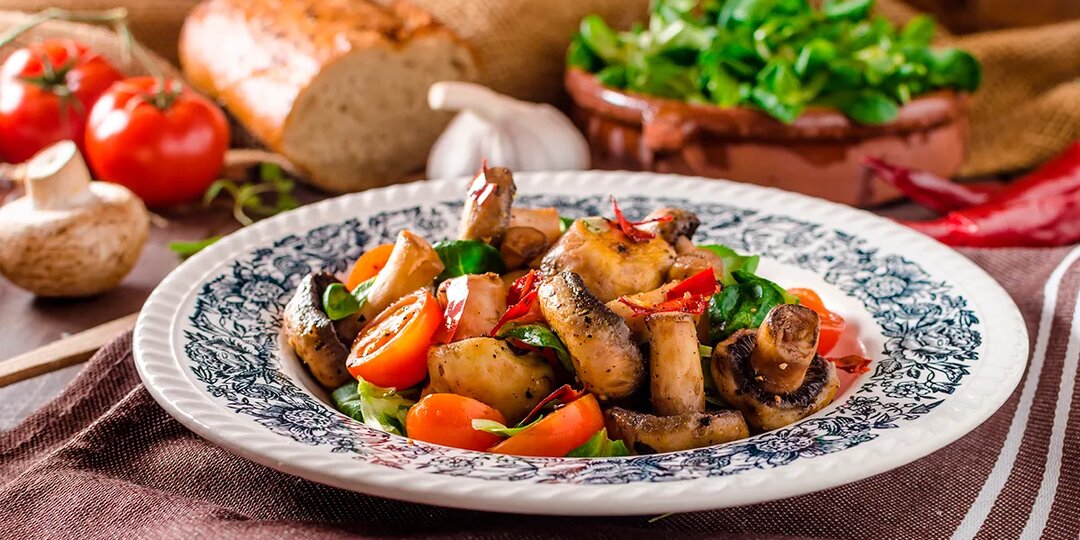 12 сытных салатов с шампиньонами