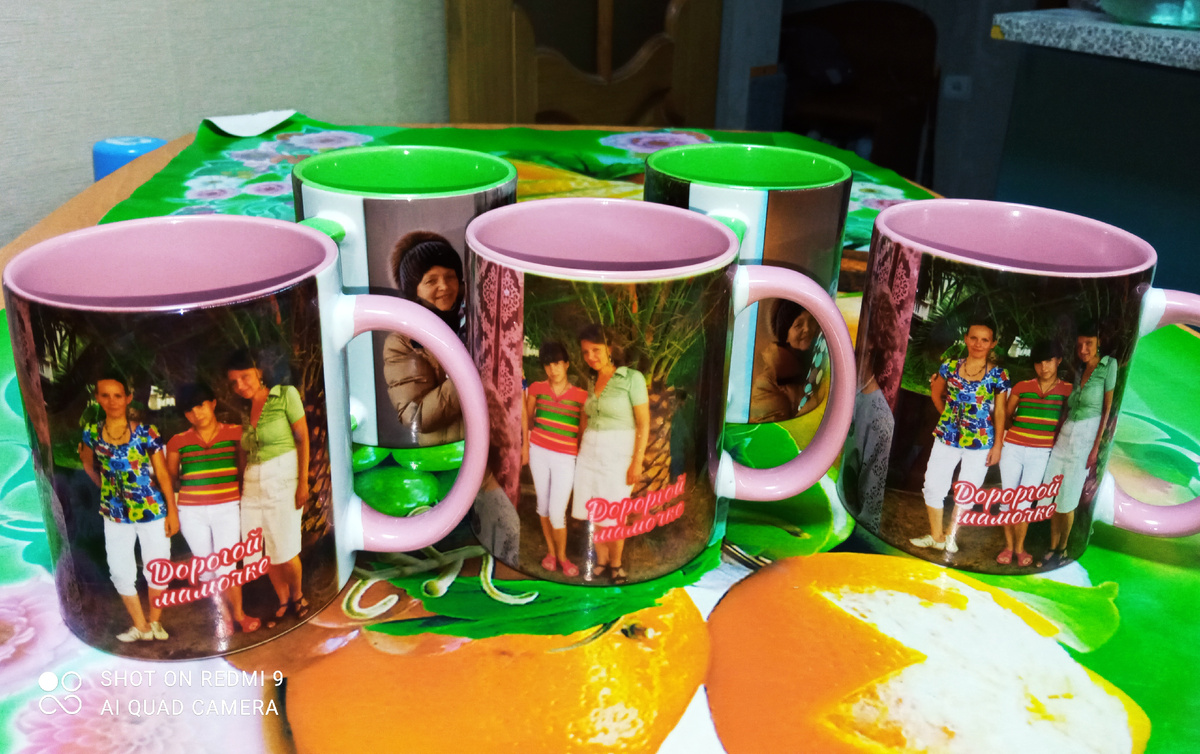 Мои пять одинаковых разных кружек. Фото автора. 