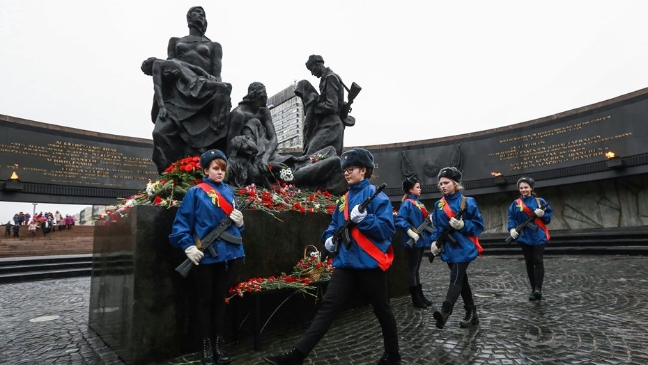    Монумент героическим защитникам Ленинграда. Автор фото: Сергей Коньков/ДП