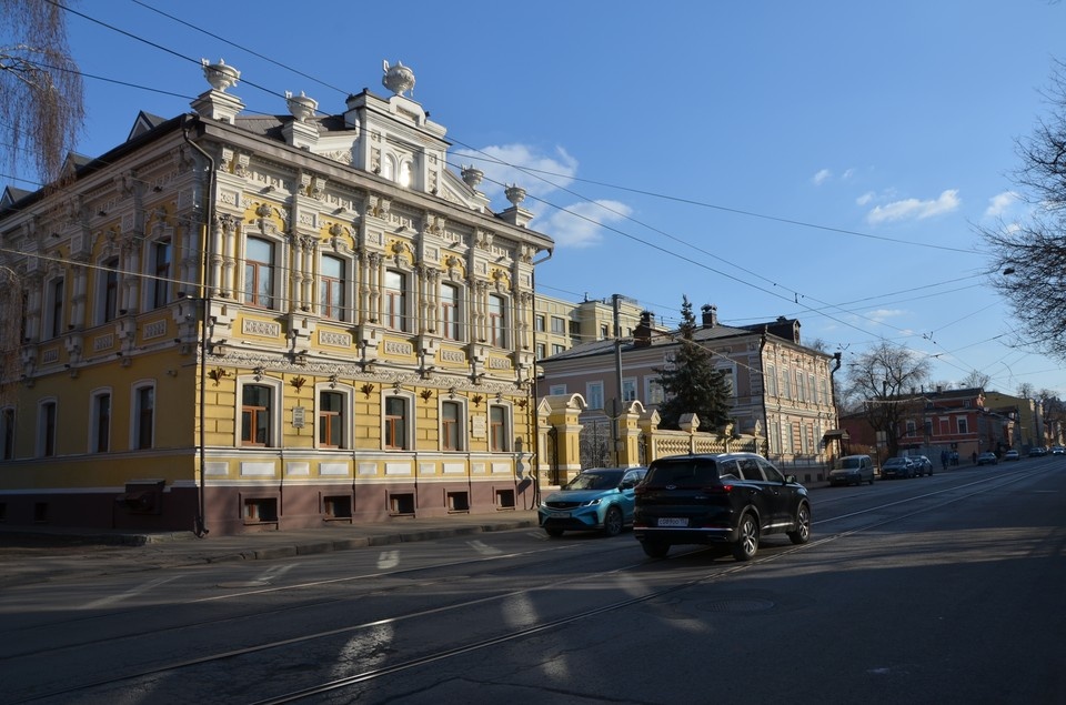   На Ильинке что ни дом - то купеческий особняк. Ирина ШВЫРКАЕВА