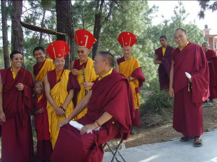 Доржонг Ринпоче, Чёджел Ринпоче и ученики.