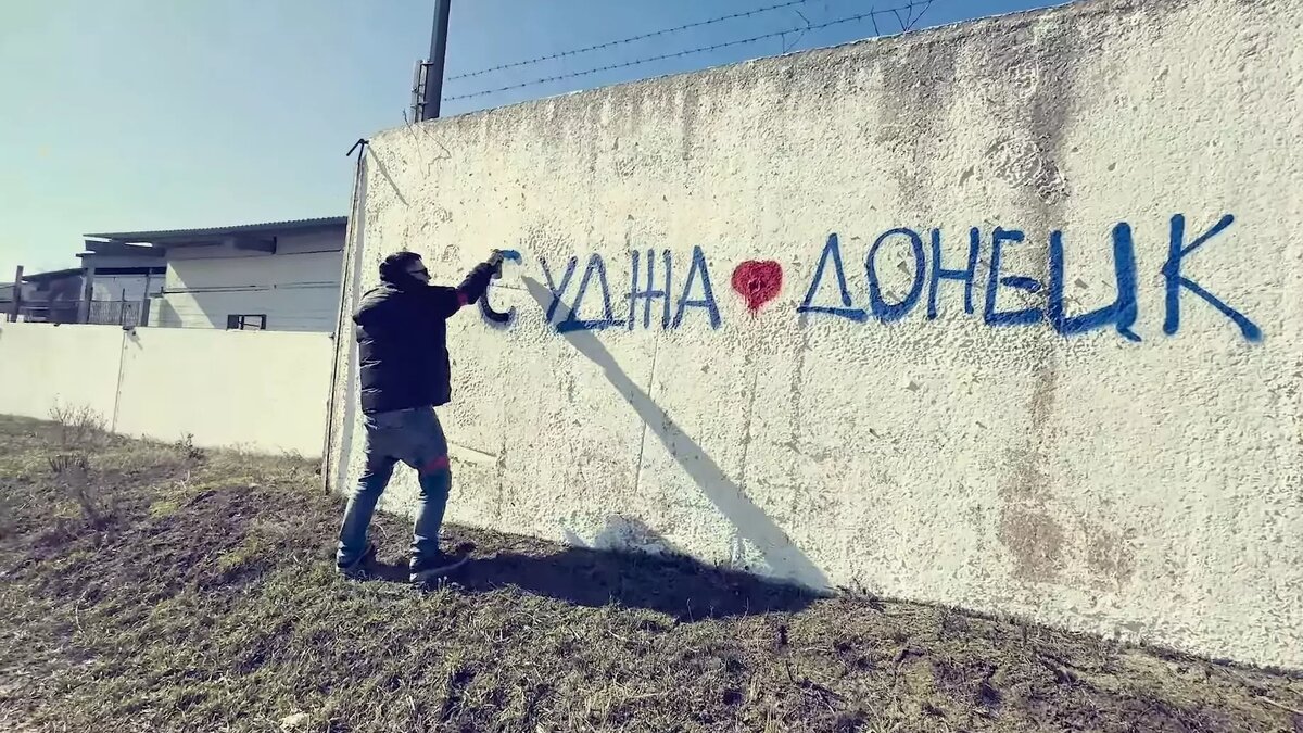 Скандал из-за граффити вышел на федеральный уровень: рэпер Апачев готов к штрафам. Источник: Аким Апачев
