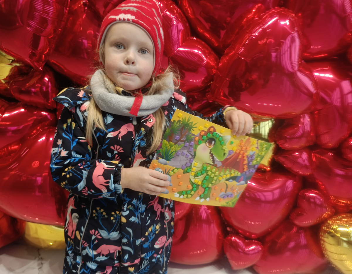 Старшая по-прежнему фанатает от динозаврах во всех их проявлениях