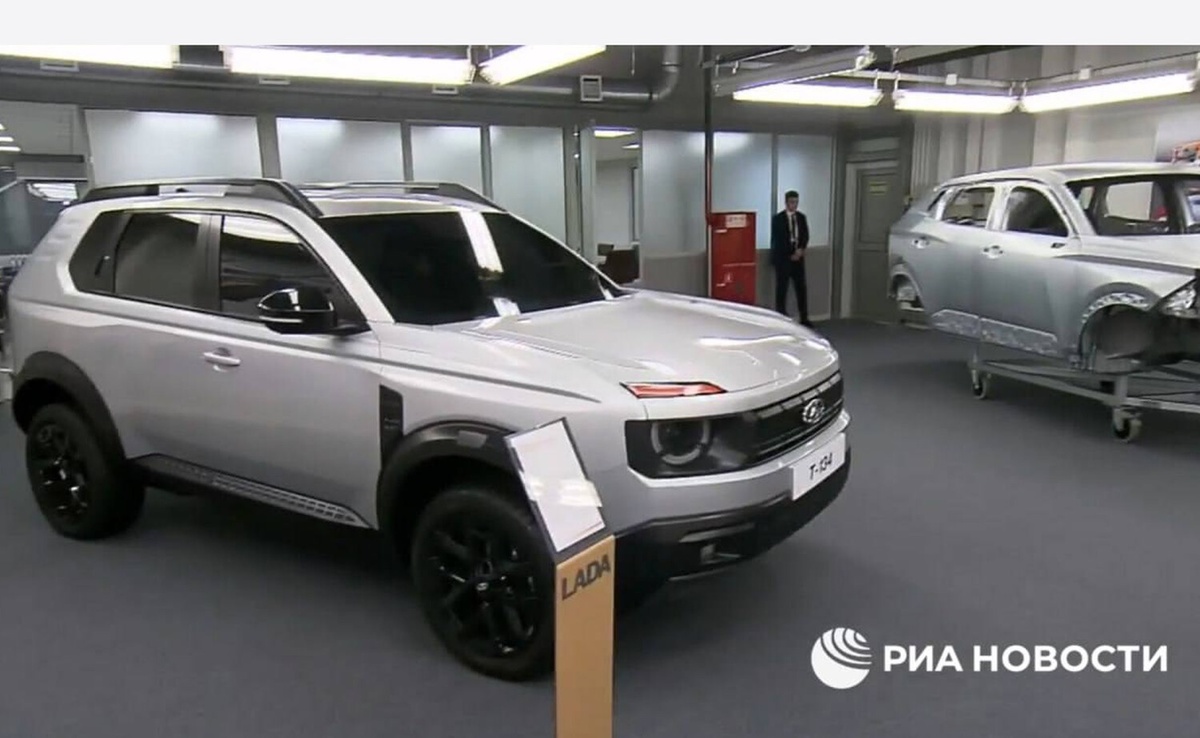 Макет Lada T-134 удивительным образом похож на новую Lada Niva, которую разрабатывали в период 2020-2022 гг при французском владельце. Фото РИА Новости