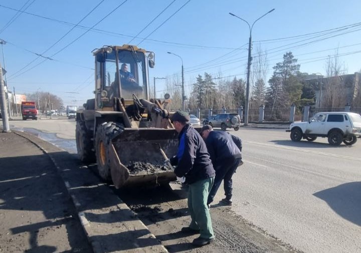    В Оренбурге начался месячник благоустройства и озеленения Оренбуржье