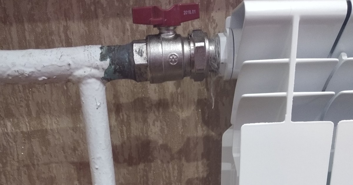 Потек кран на батарее отопления что делать