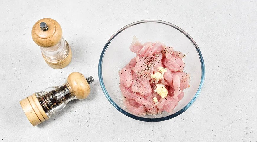   Поджарка из индейки на сковороде (gastronom.ru)