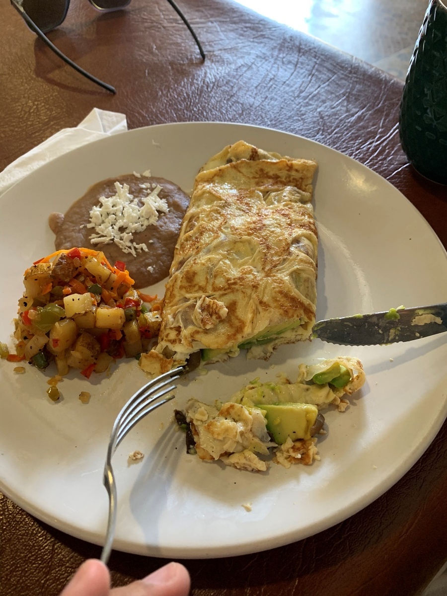 Омлет с авокадо и шампиньонами