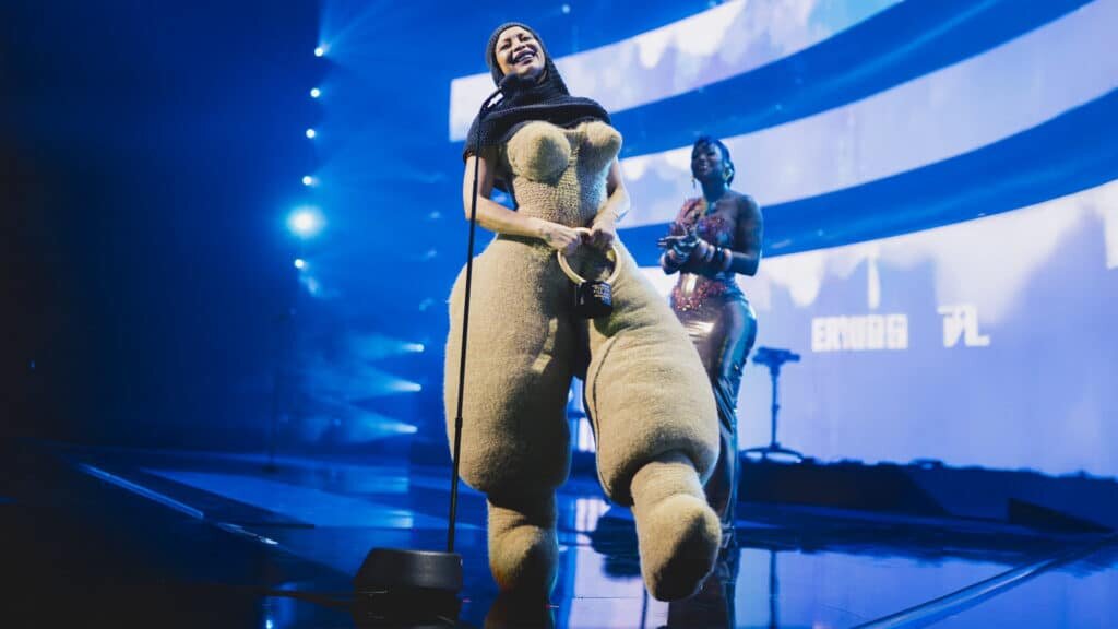    Фото: x.com/VibeMagazine, бильд-редактор: Дастан Шанай