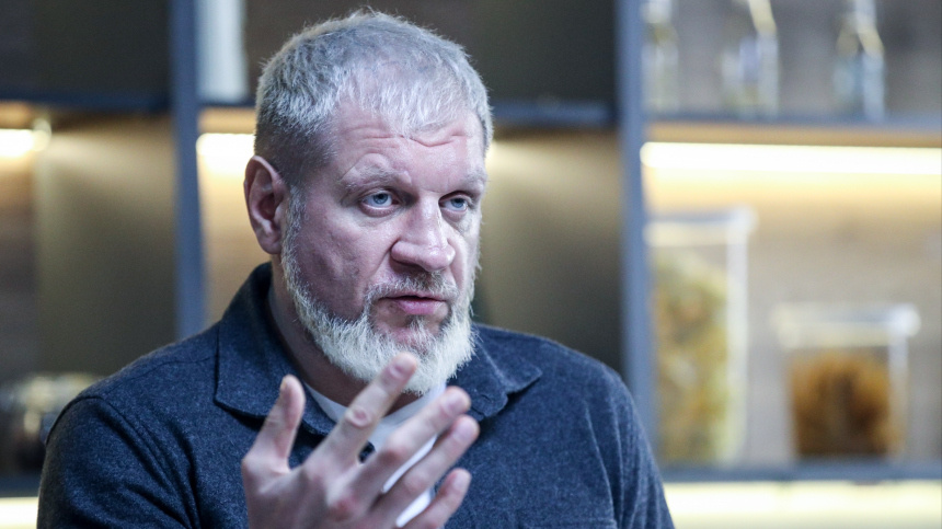    Фото: ИЗВЕСТИЯ/СПОРТ-ЭКСПРЕСС/Дарья Исаева; Telegram/АЛЕКСАНДР ЕМЕЛЬЯНЕНКО/AlexanderEmelianenko; 5-tv.ru