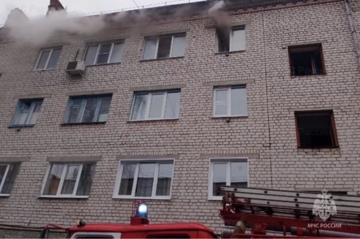   На пожаре под Брянском спасатели эвакуировали жителя четырехэтажного дома