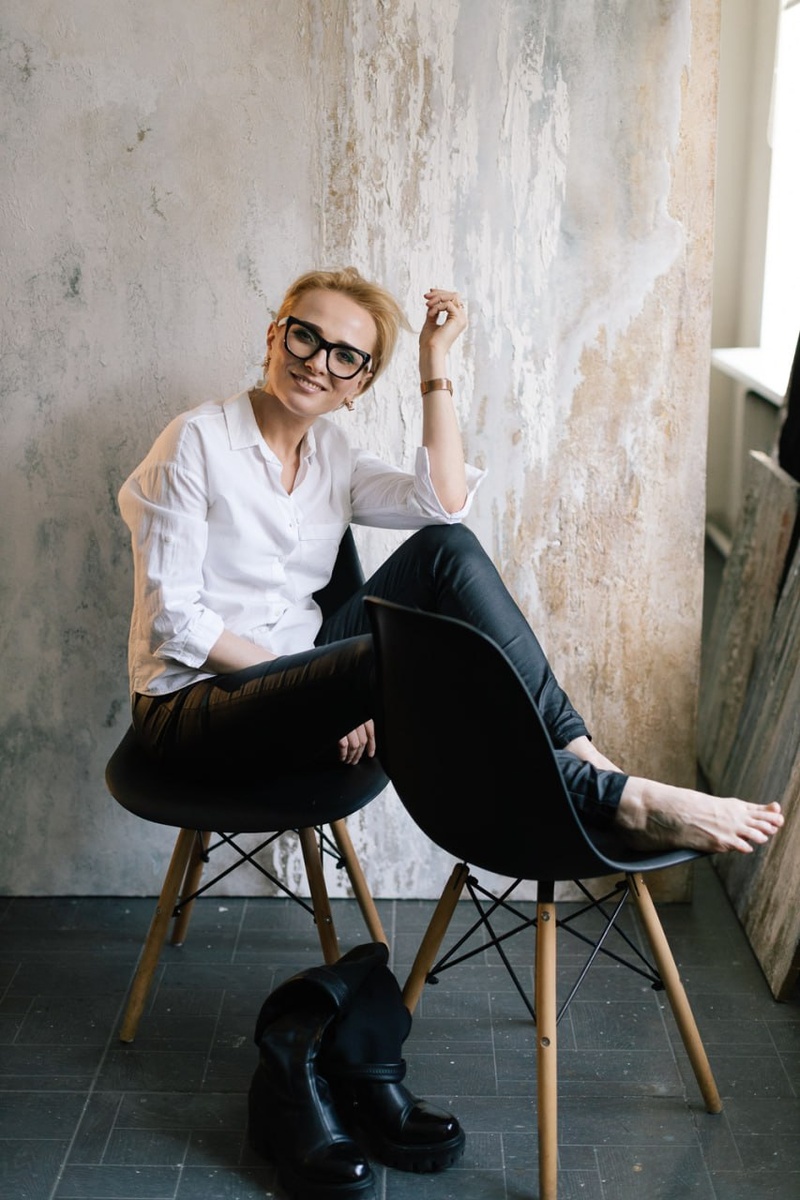 Ксения Елисеева в мастерской