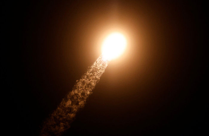    Запуск ракеты Falcon 9 на полярную орбиту с четырьмя астронавтами на борту в рамках миссии Fram 2. Космический центр Кеннеди на мысе Канаверал. Флорида, США.REUTERS/Joe Skipper