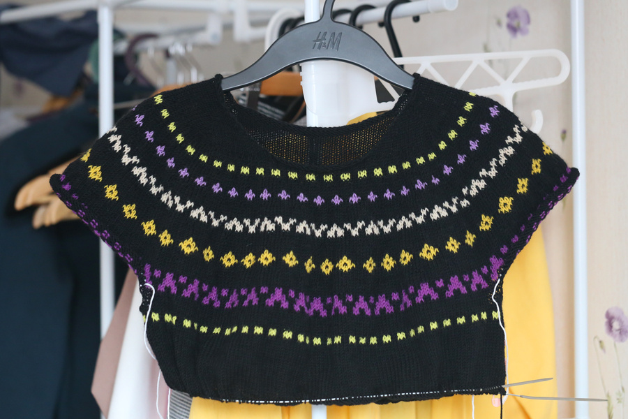 312 петель - это узор белым цветом