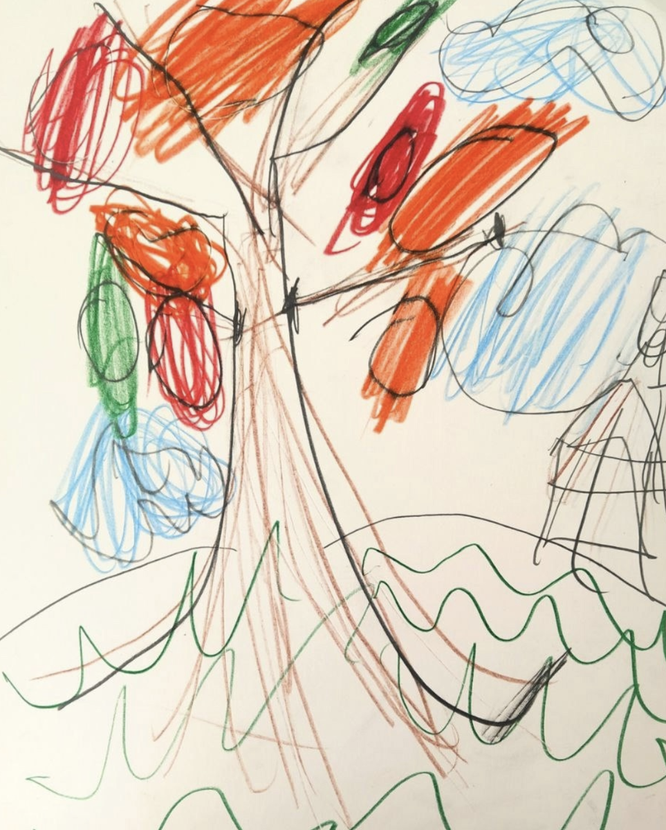     В мастерских фонда «Открытая среда» подопечные могут не только учиться навыкам социализации, но и развивать мелкую моторику и творческие навыки