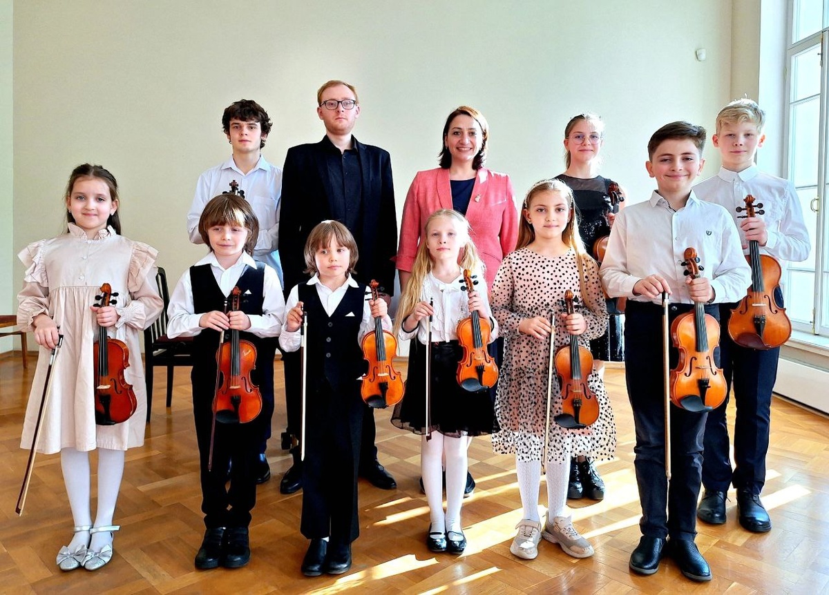 Юлия с учениками